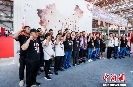 卡车行业展览在阜阳国际会展中心进行 张俊 摄 卡车行业展览在阜阳国际会展中心进行 张俊 摄